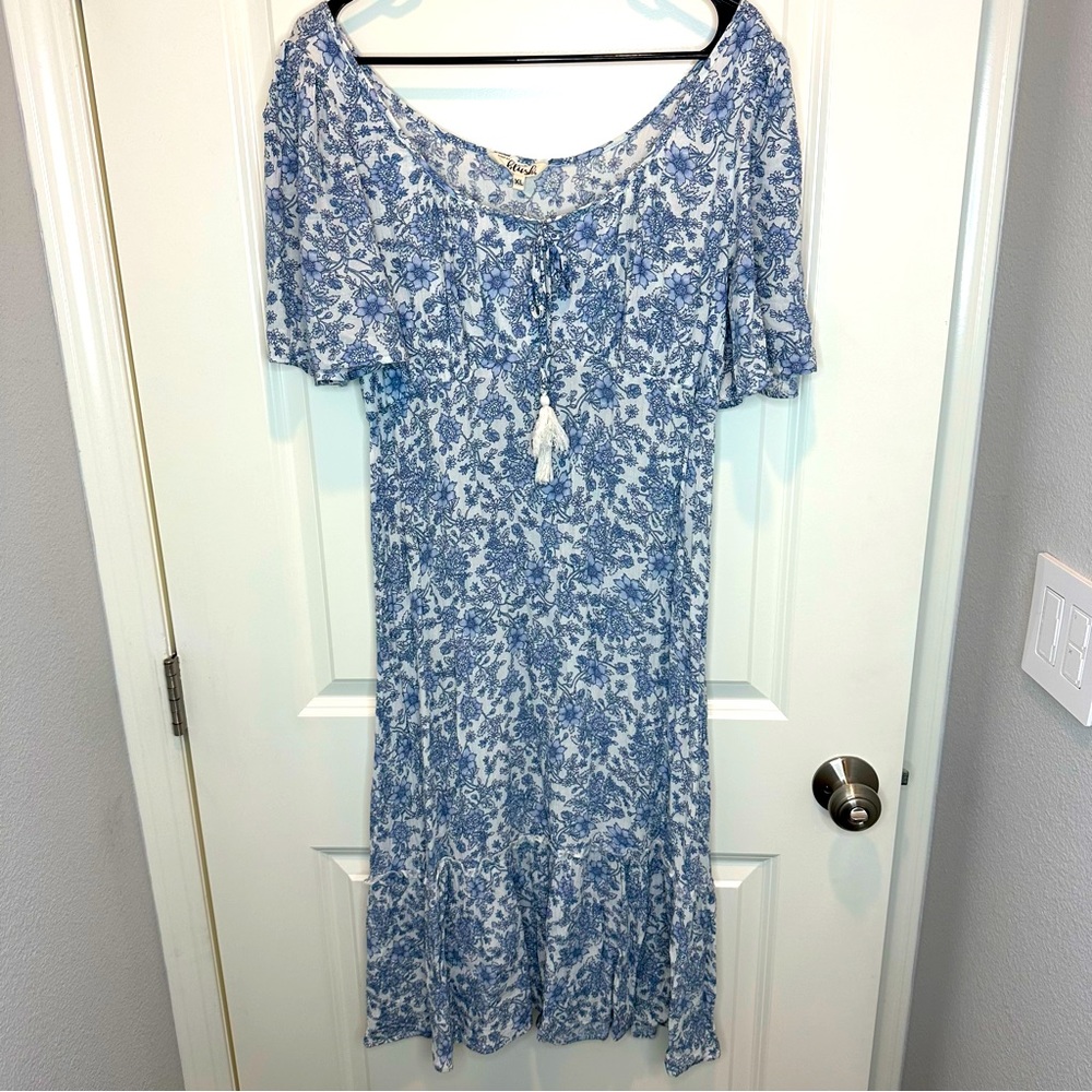 Hint of Blush Blue and White Floral Dress size XL